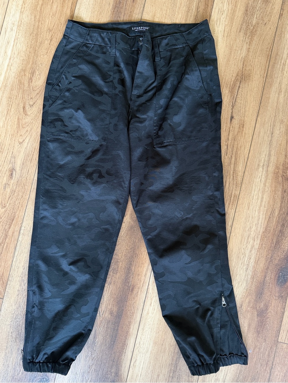 Liverpool Women's Ankle Cropped Pants in Camo Black